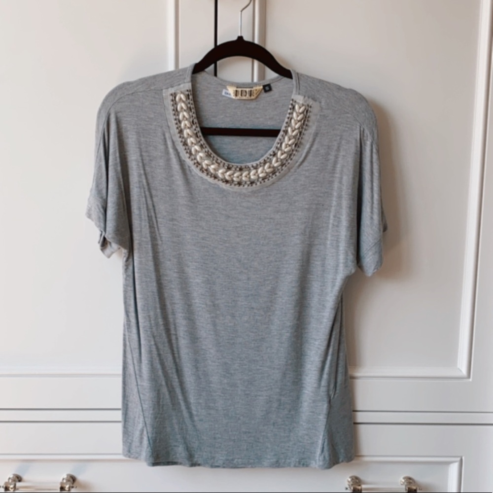 Women’s T-Shirt with Collar